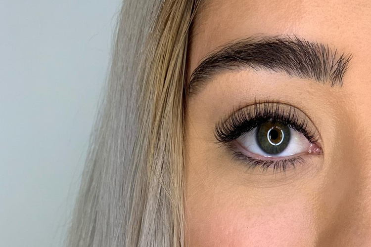Looking for Glam? Try Eyelash Extensions Ringwood Today!